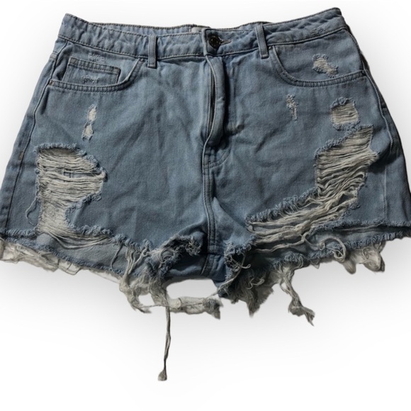 Forever 21 Pants - Forever 21 Distressed high waisted Shorts Size 31